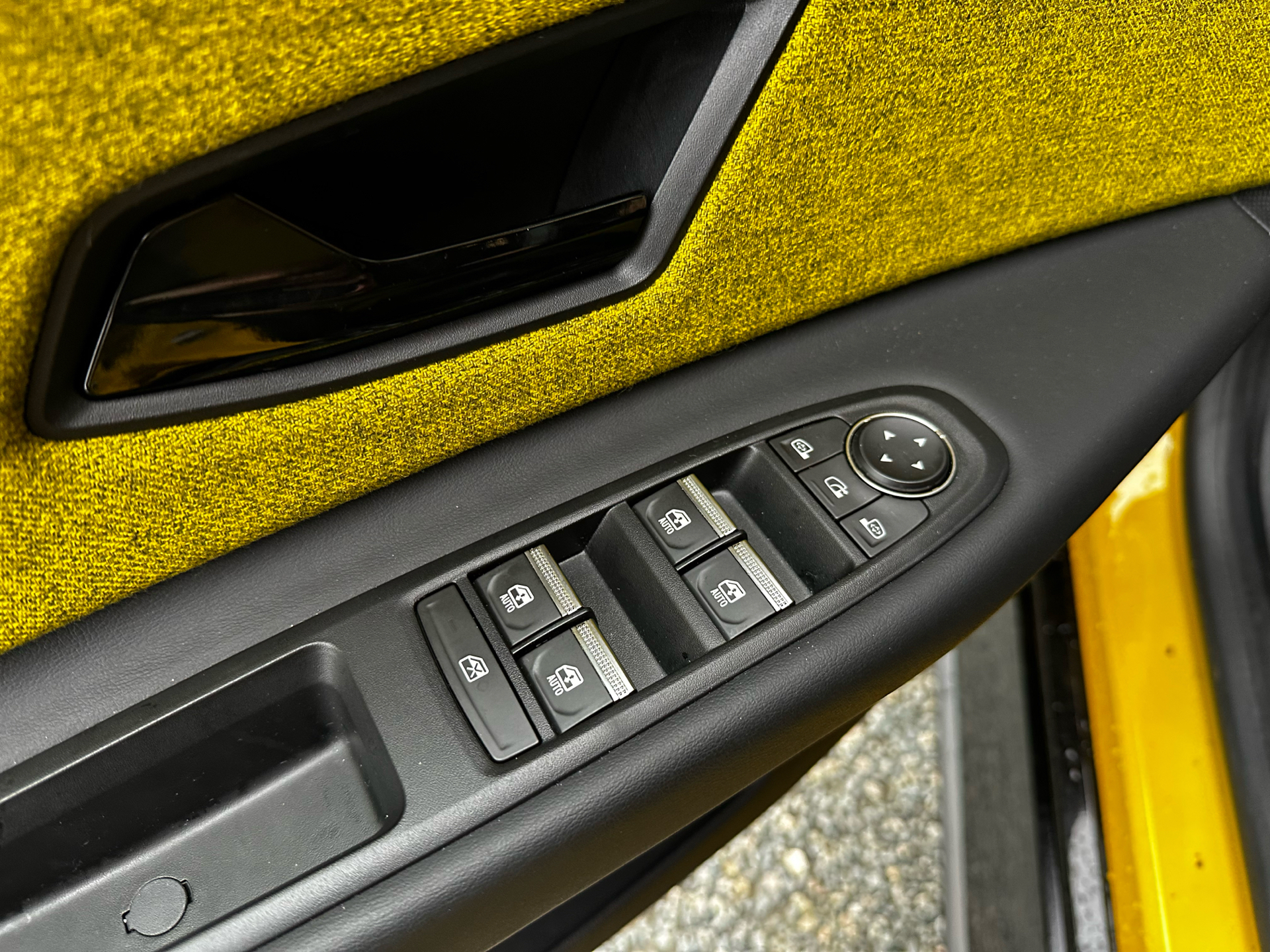 Gul Renault R5 fra 2025