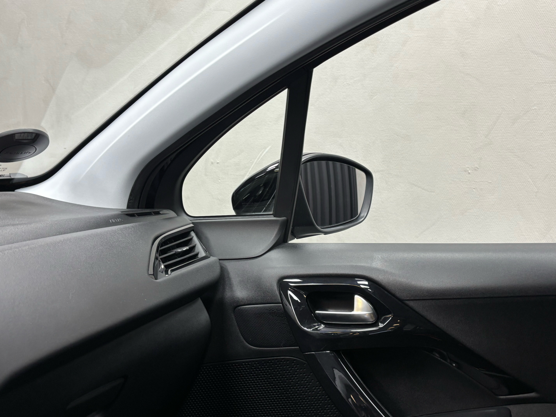 Sort Peugeot 208 fra 2018