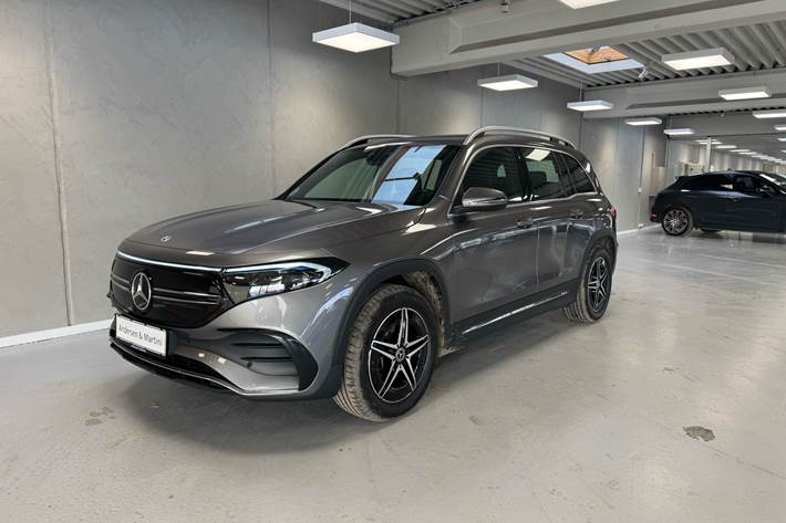 Grå Mercedes EQB 250 fra 2023 set udefra
