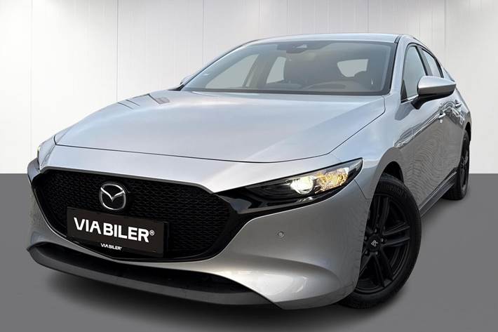 Grå Mazda 3 fra 2021 set udefra