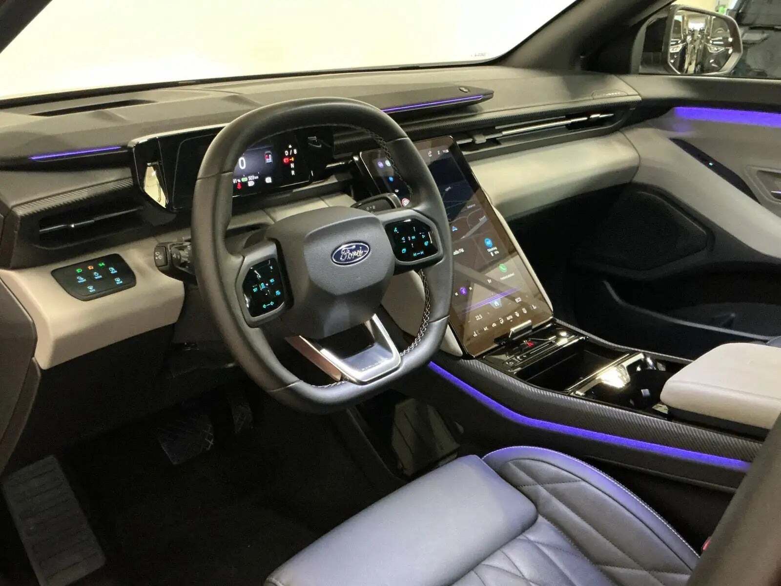 Ford Explorer 82 Premium Extended Range