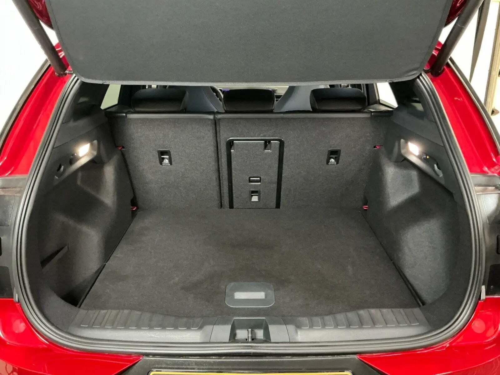 Rød Ford Explorer fra 2025