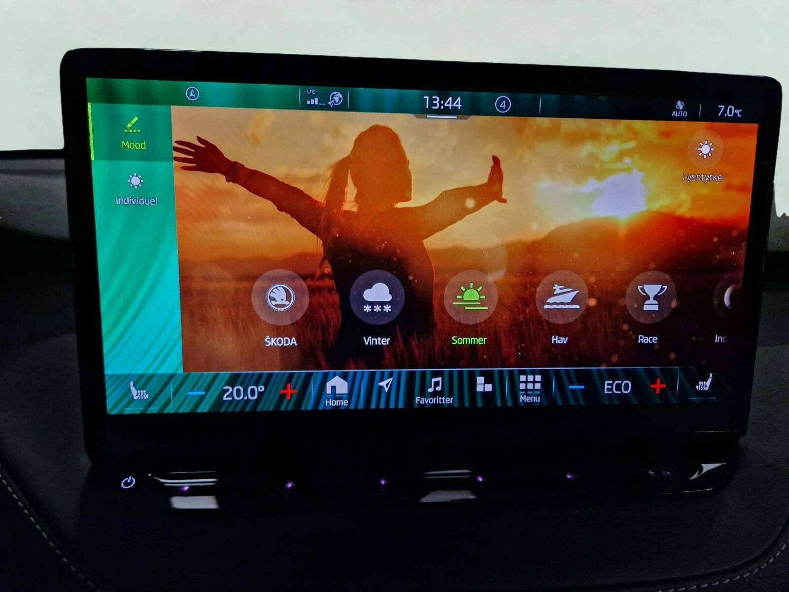 Blå Skoda Enyaq fra 2022