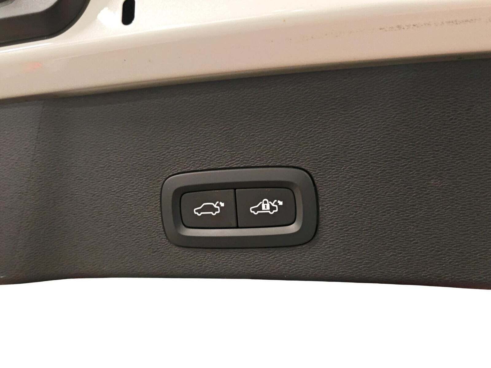 Hvid Volvo C40 fra 2023