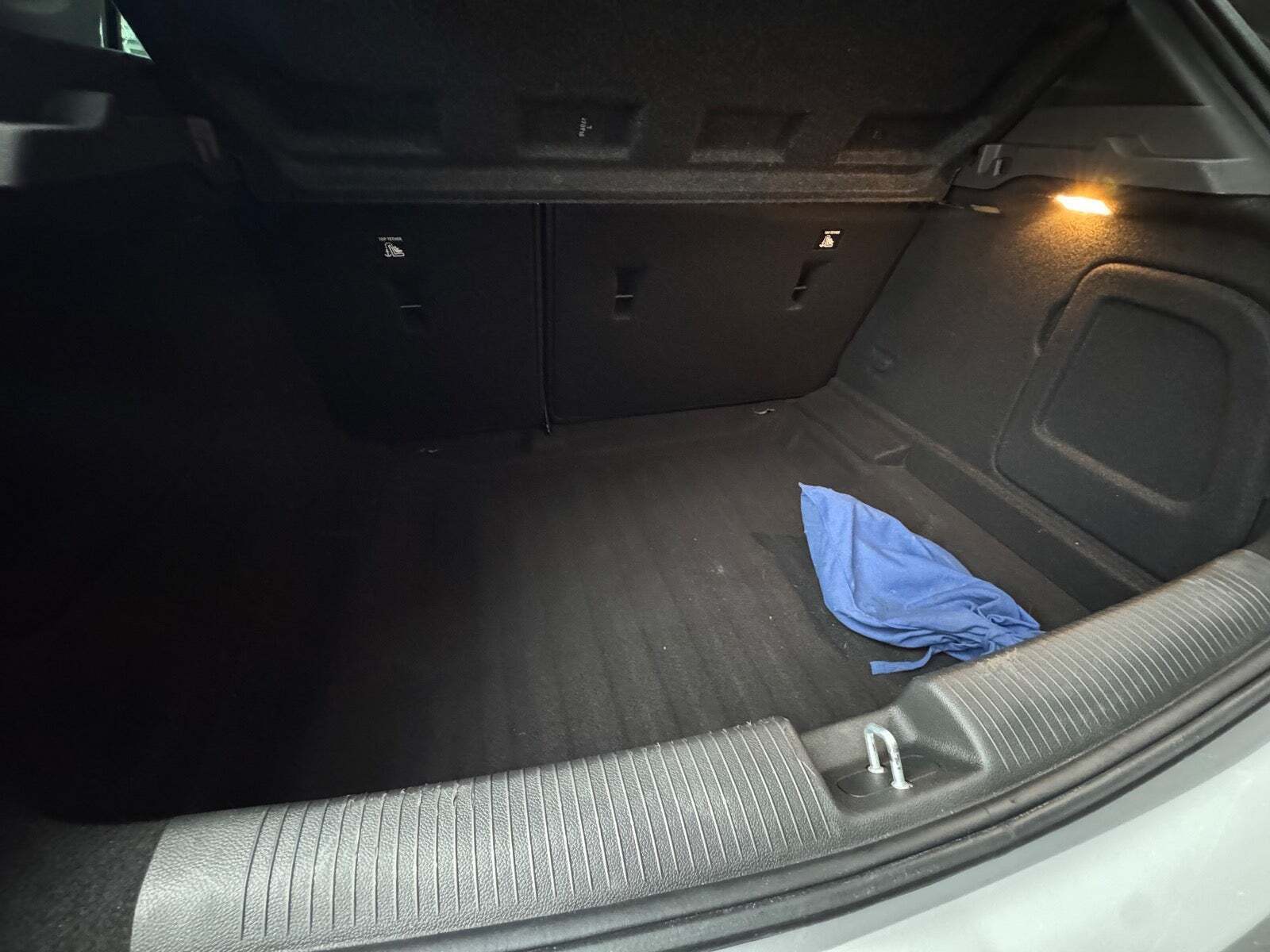 Sølv Opel Astra fra 2017