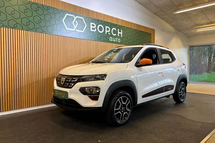 Hvid Dacia Spring fra 2021 set udefra