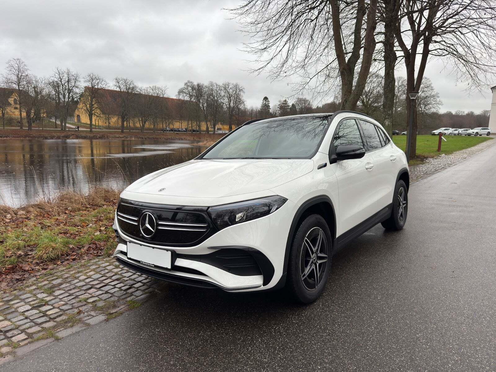 Hvid Mercedes EQA250 fra 2022