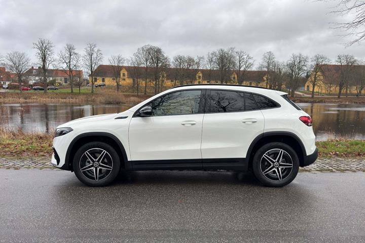 Hvid Mercedes EQA250 fra 2022