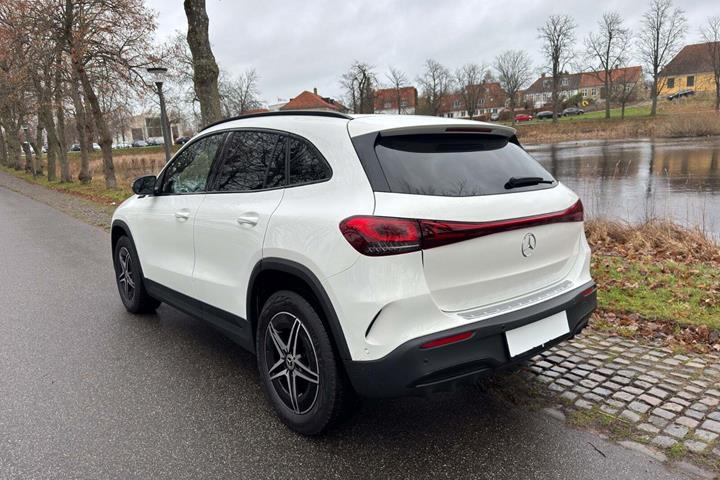 Hvid Mercedes EQA250 fra 2022