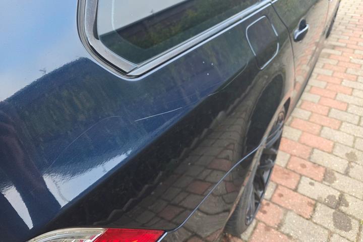 Blå BMW 535 fra 2007