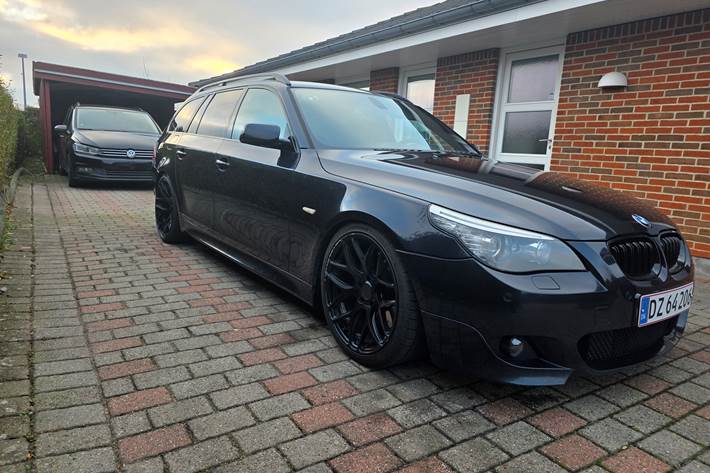 Blå BMW 535 fra 2007