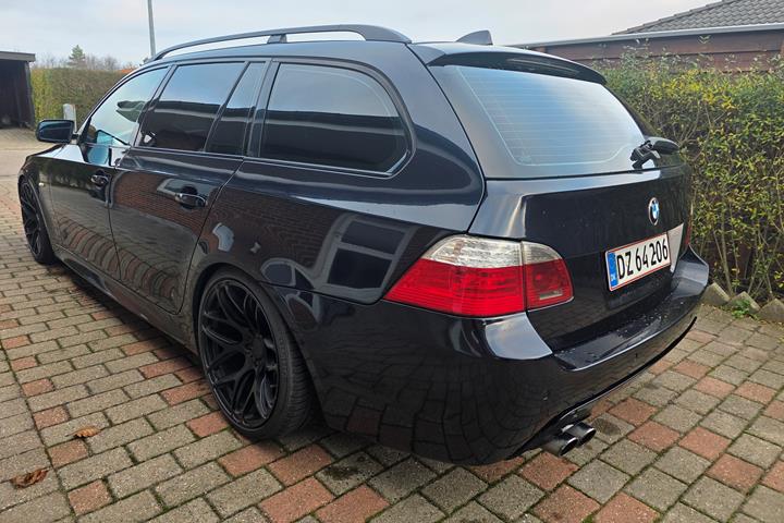Blå BMW 535 fra 2007