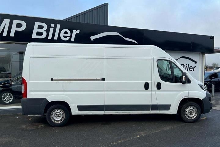 Hvid Peugeot Boxer 335 fra 2017