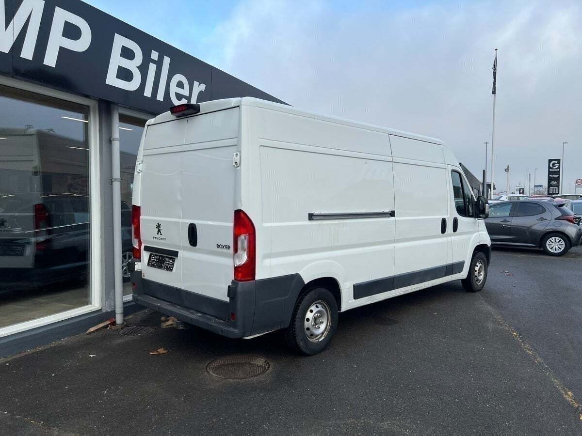 Hvid Peugeot Boxer 335 fra 2017