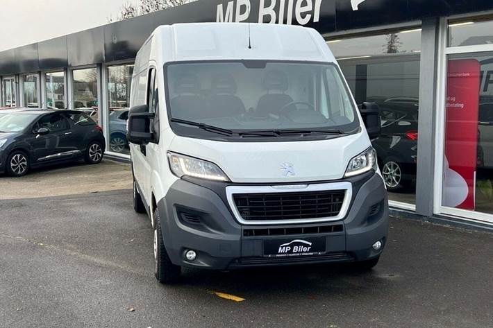 Hvid Peugeot Boxer 333 fra 2017