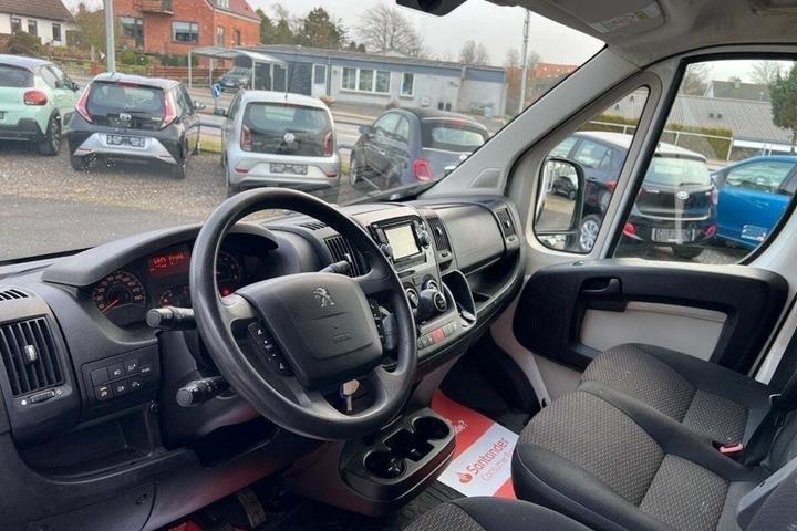 Hvid Peugeot Boxer 333 fra 2017