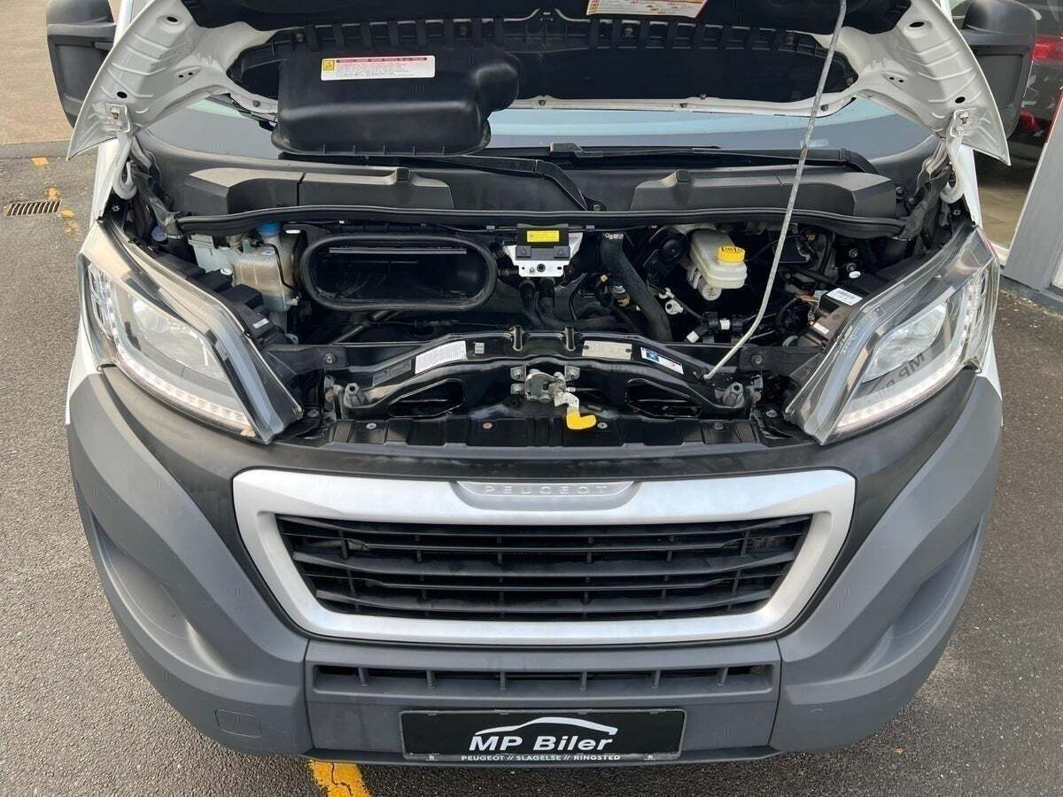 Hvid Peugeot Boxer 333 fra 2017