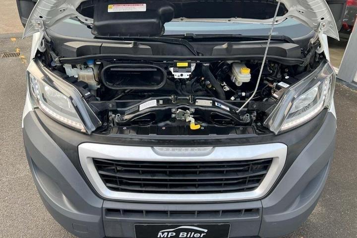Hvid Peugeot Boxer 333 fra 2017