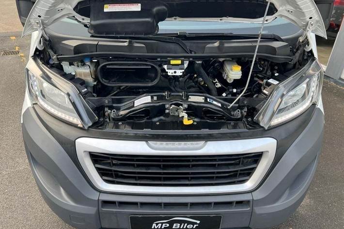Hvid Peugeot Boxer 333 fra 2017