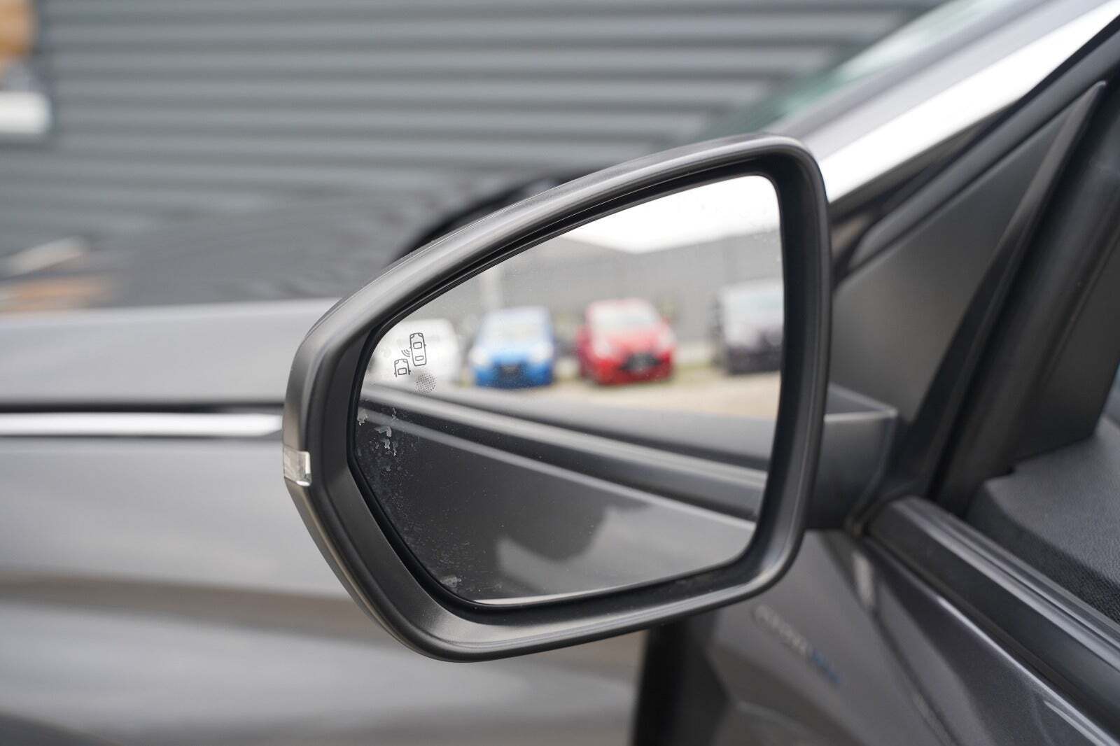 Grå Peugeot 3008 fra 2021