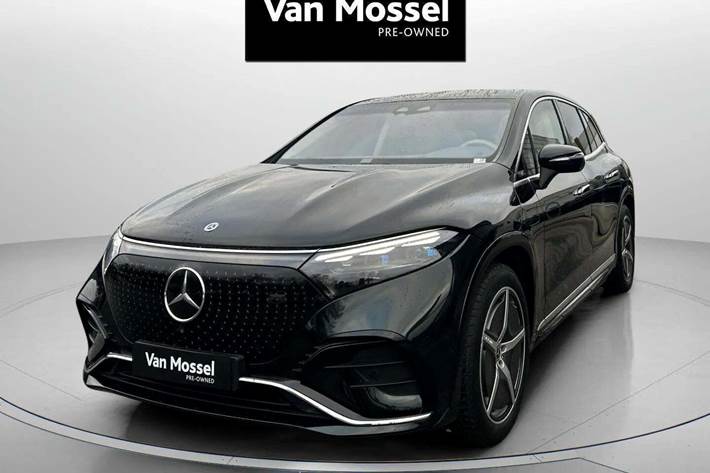 Grøn Mercedes EQS450 SUV fra 2023 set udefra