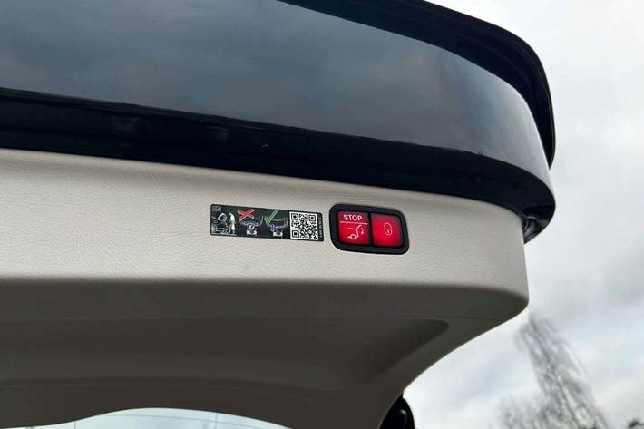 Grøn Mercedes EQS450 SUV fra 2023