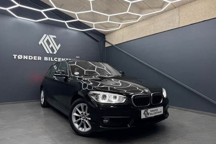 Sort BMW 118d fra 2017