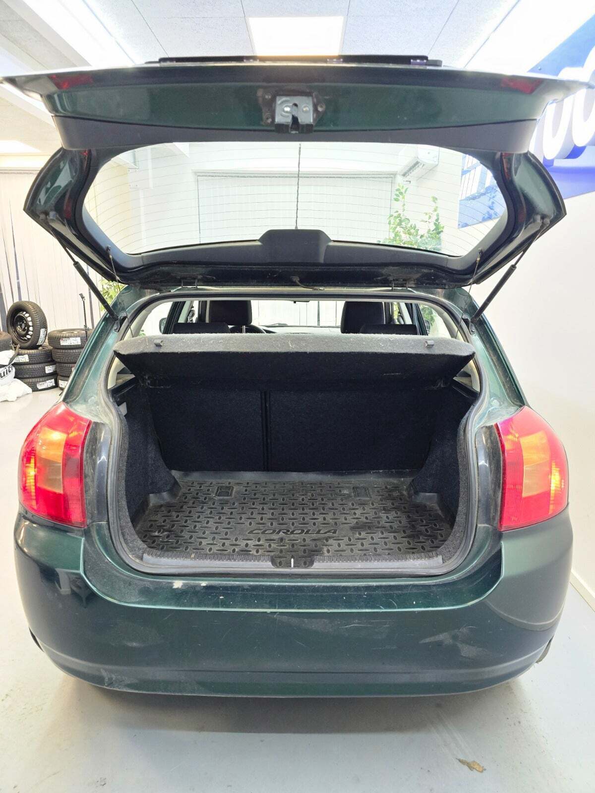 Grøn Toyota Corolla fra 2004