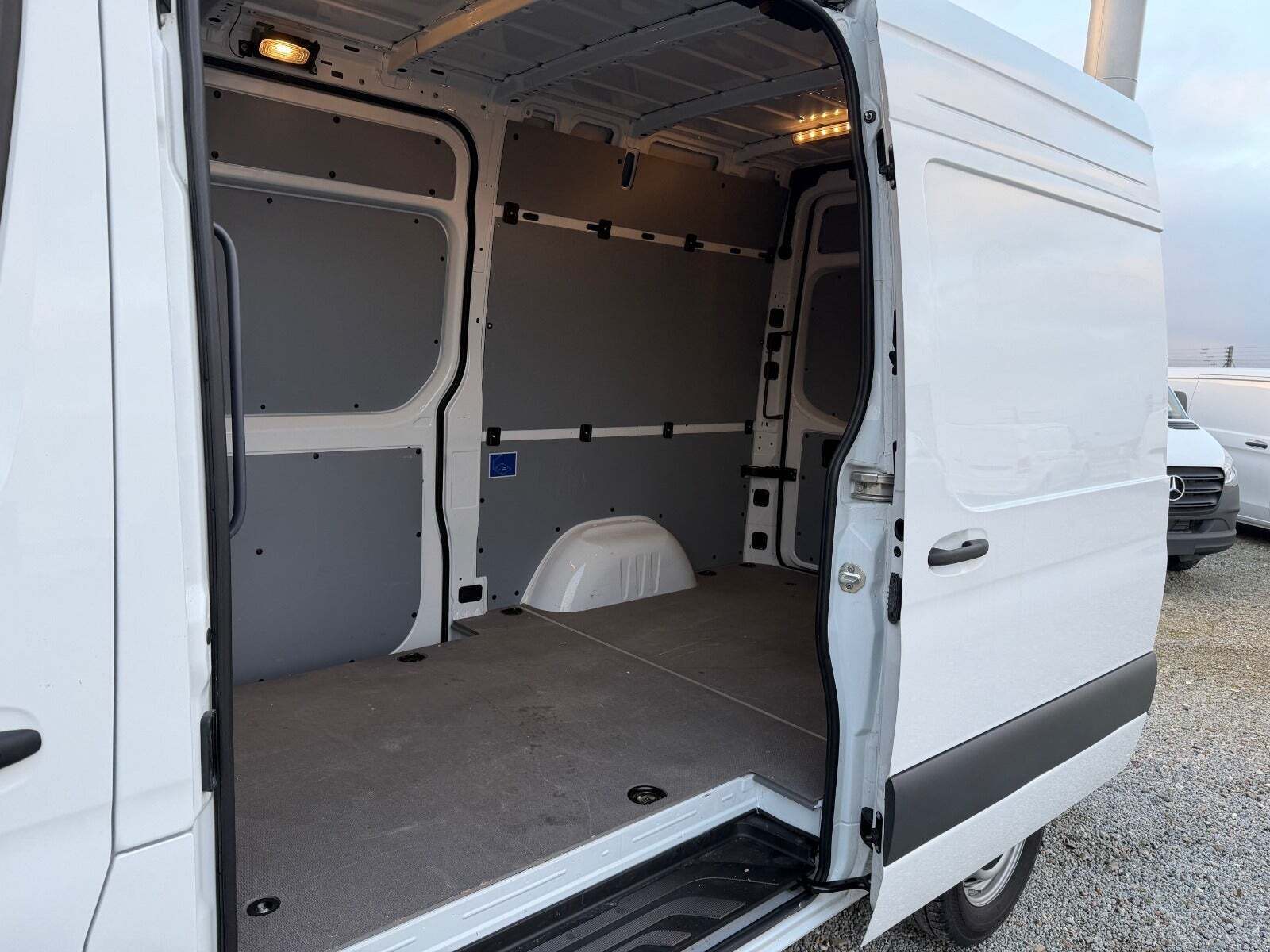 Mercedes Sprinter 317 2,0 CDi A2 Kassevogn PRO RWD