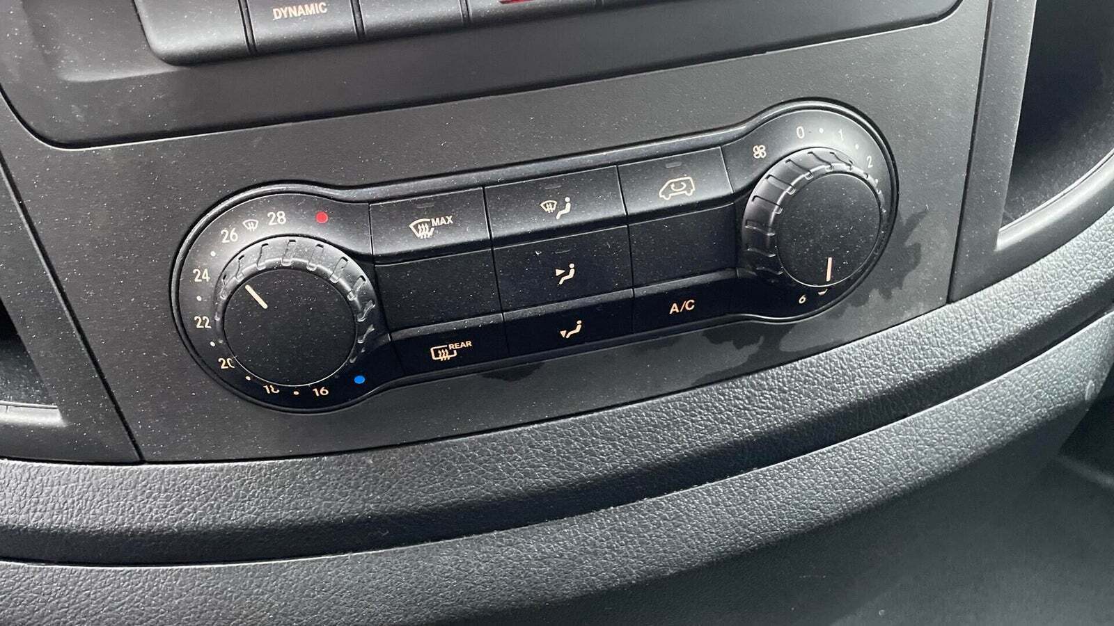 Hvid Mercedes eVito 129 fra 2021