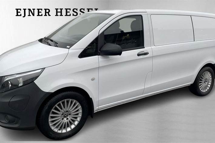 Hvid Mercedes eVito 129 fra 2021 set udefra