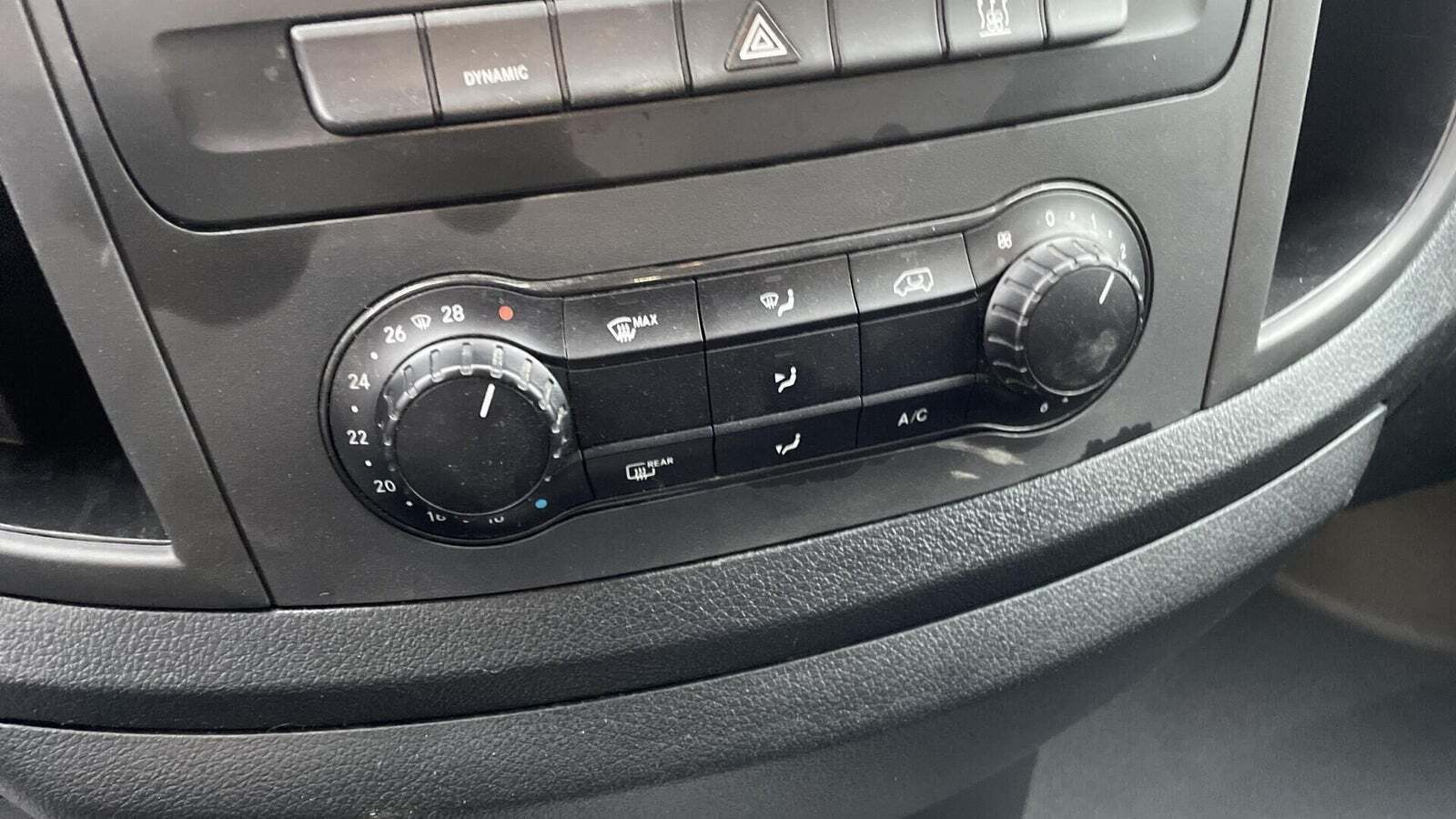 Hvid Mercedes eVito 129 fra 2021