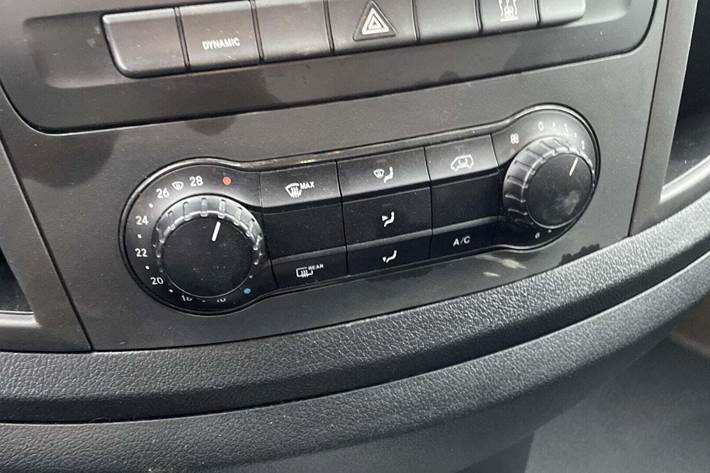 Hvid Mercedes eVito 129 fra 2021