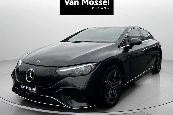 Grå Mercedes EQE350+ fra 2025 set udefra