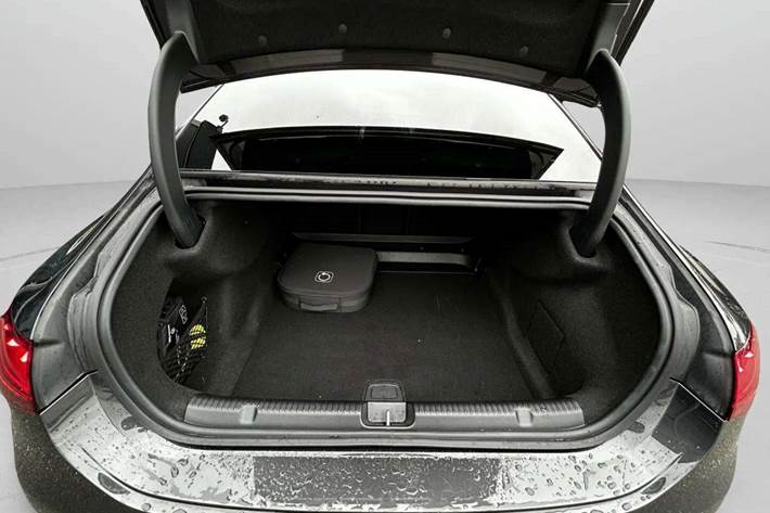 Grå Mercedes EQE350+ fra 2025