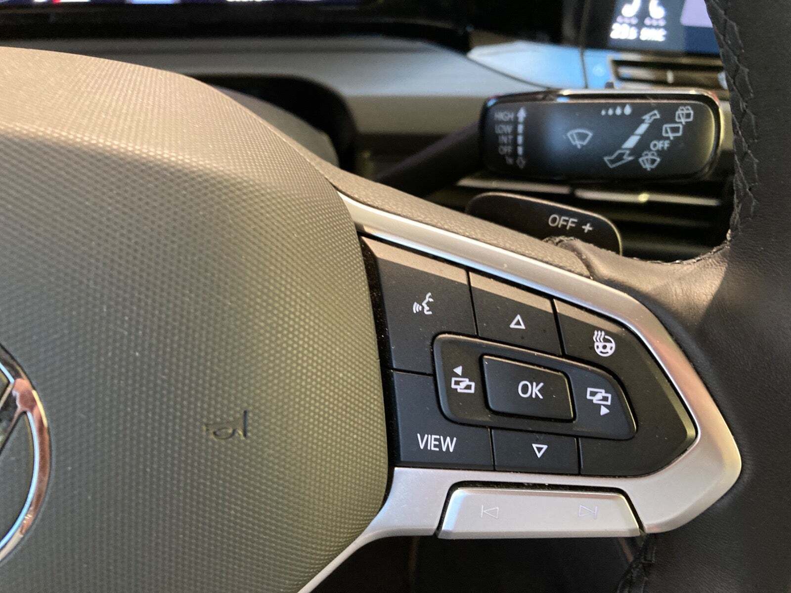 Rød VW Golf VIII fra 2023