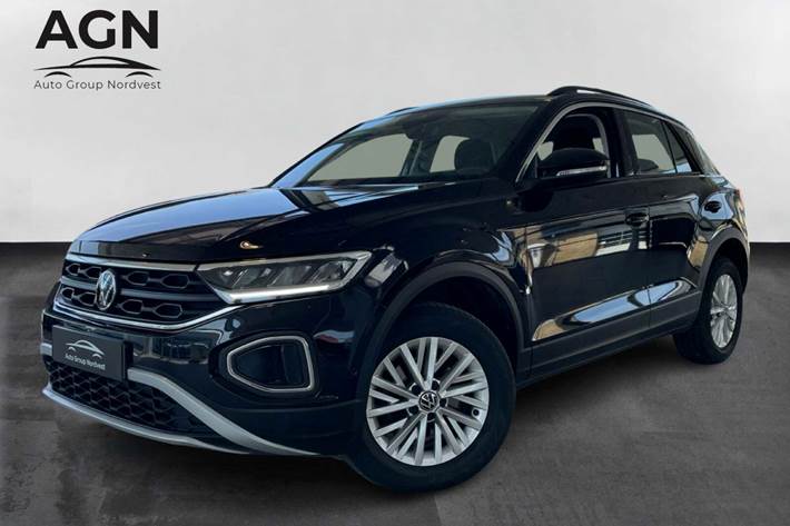 Sort VW T-Roc fra 2023 set udefra