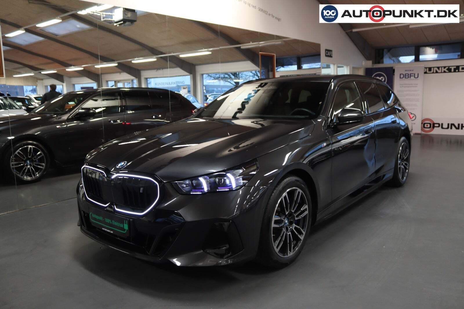 Grå BMW i5 fra 2024