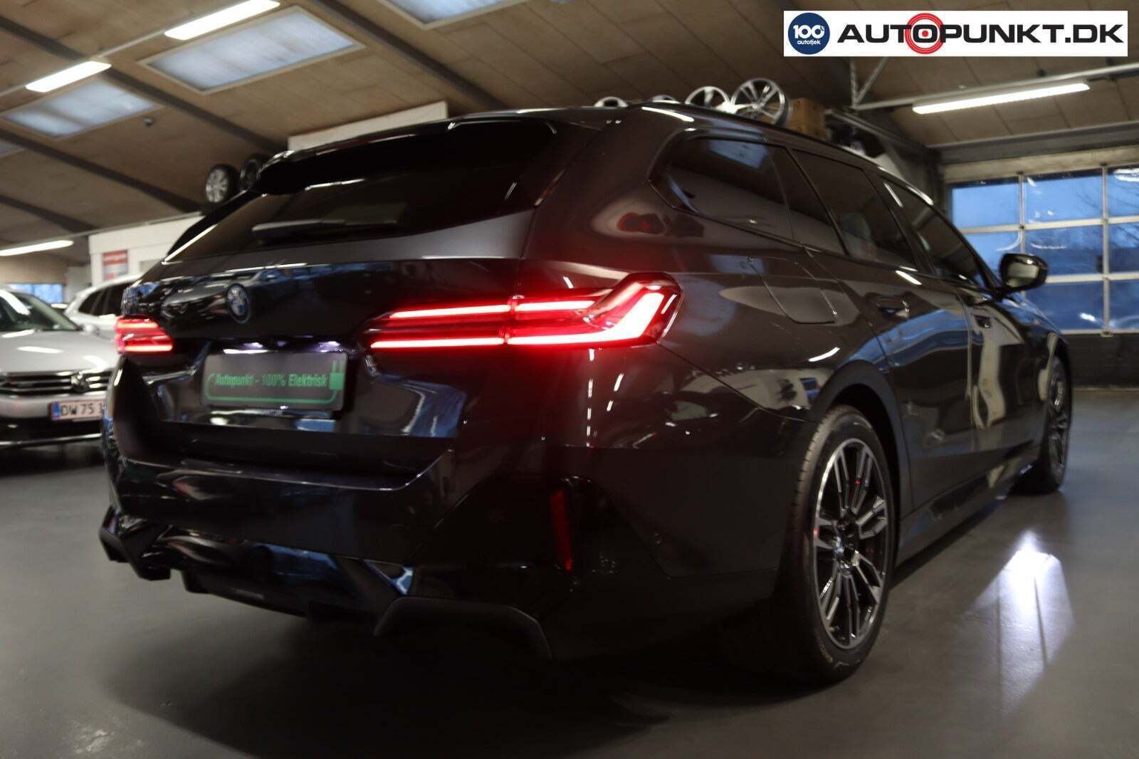 Grå BMW i5 fra 2024