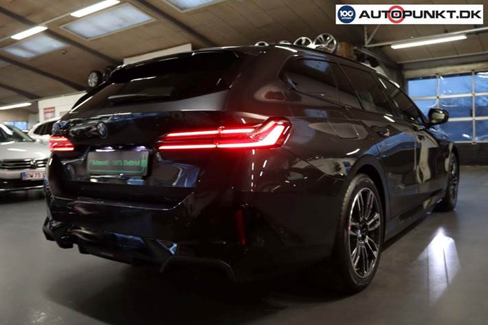 Grå BMW i5 fra 2024