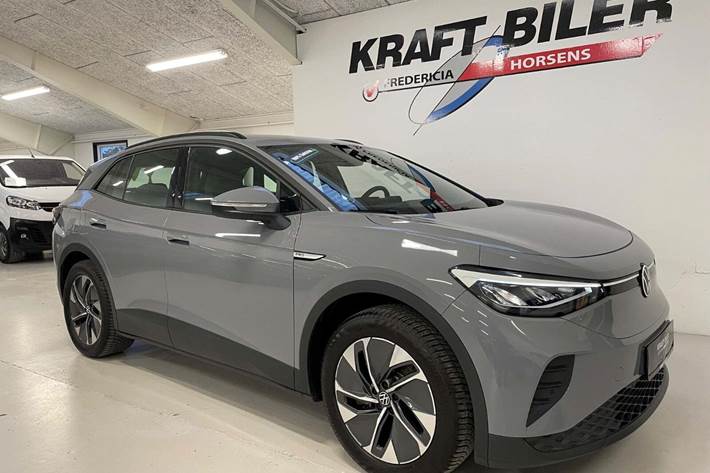 Grå VW ID.4 fra 2023 set udefra