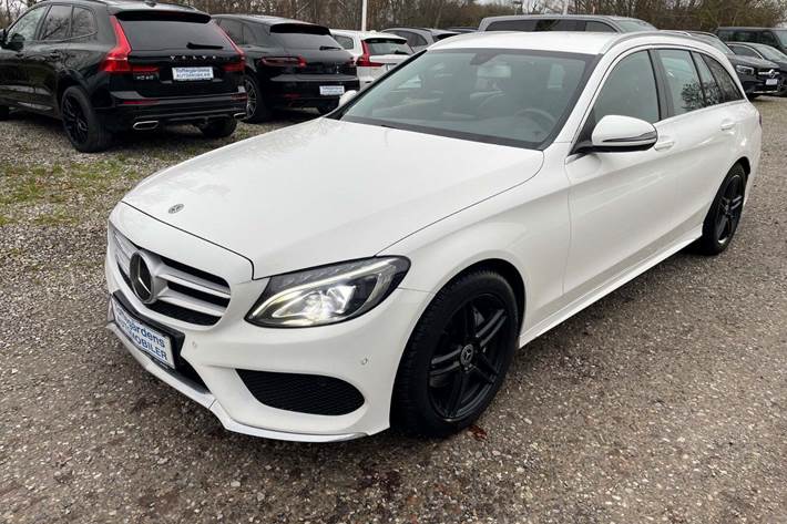 Hvid Mercedes C220 d fra 2018 set udefra