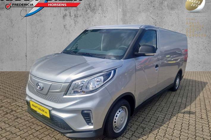 Sølv Maxus e-Deliver 3 fra 2023 set udefra