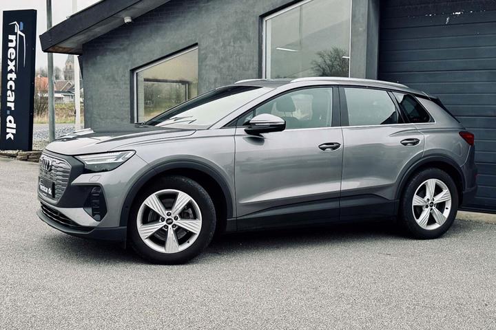 Grå Audi Q4 e-tron fra 2023