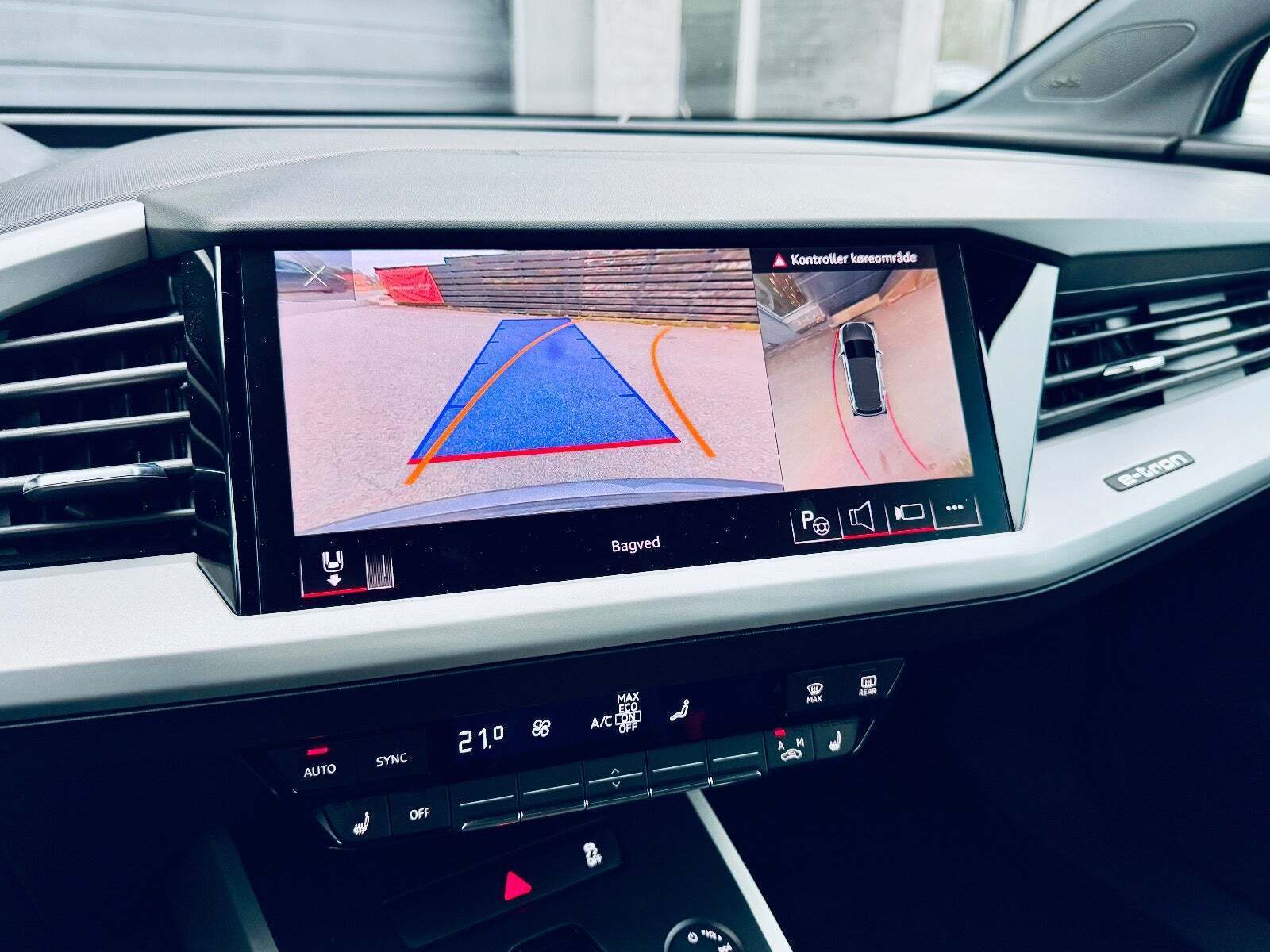 Grå Audi Q4 e-tron fra 2023
