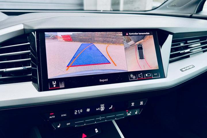 Grå Audi Q4 e-tron fra 2023