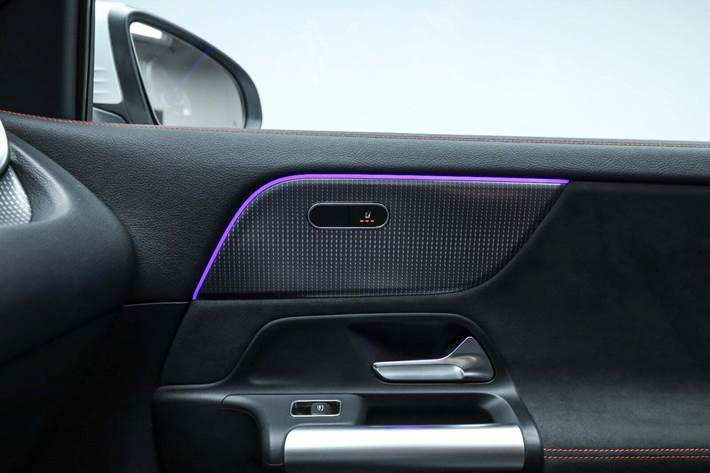 Hvid Mercedes EQA250+ fra 2023