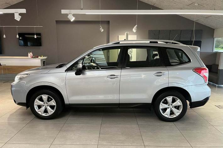 Sølv Subaru Forester fra 2015