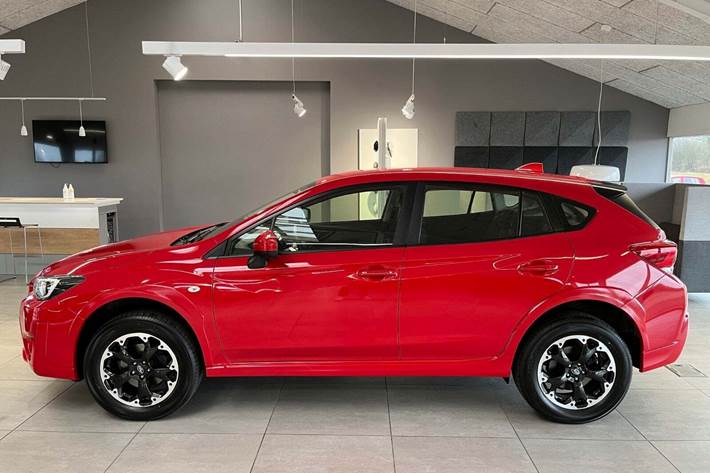 Rød Subaru XV fra 2021 set udefra