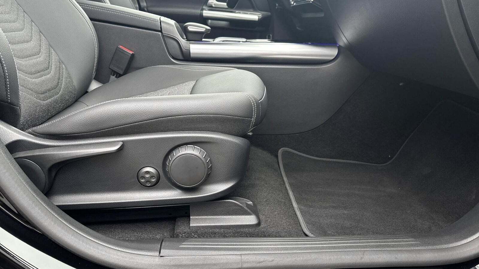 Sort Mercedes EQA250 fra 2023